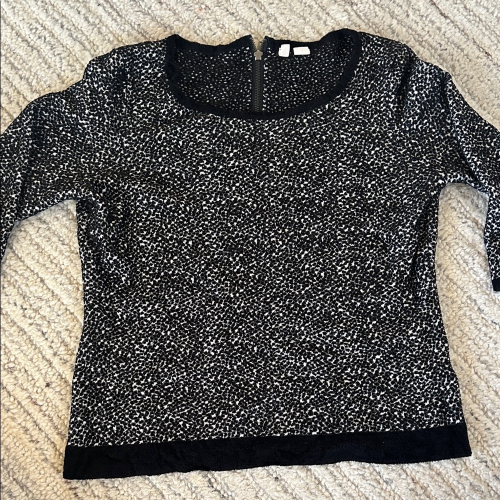 Moth Black and White Crew Neck Sweater w/back zip Women’s Size Large